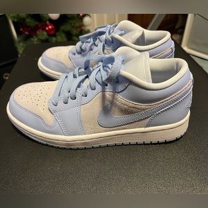 Jordan 1 Low - Carolina Blue